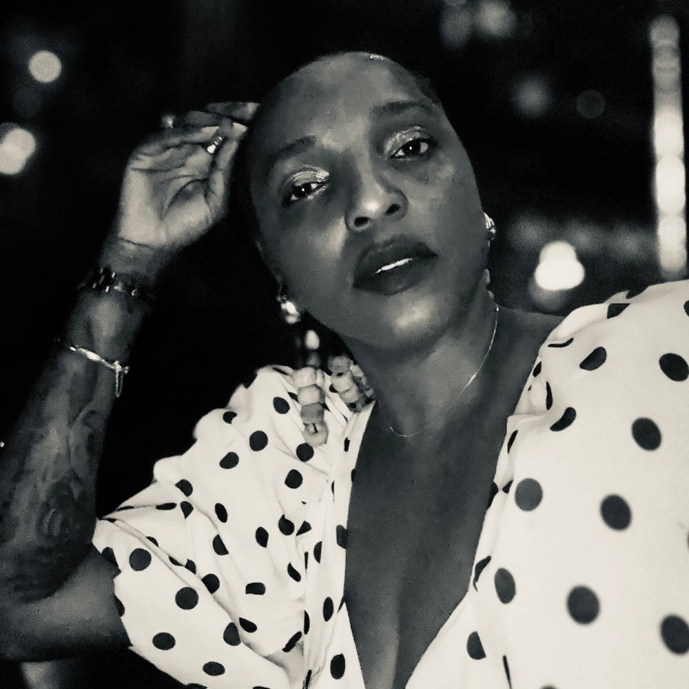 Meet your Posher, Dee